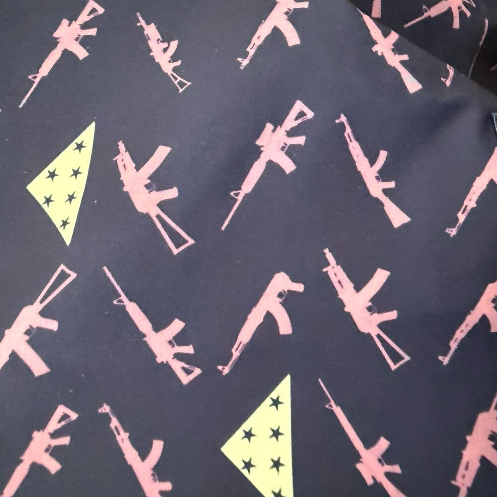 Fire Ready Aim Button-Up Shirt Mens Large Purple Short Sleeve Rifle Print Flag - Picture 2 of 8